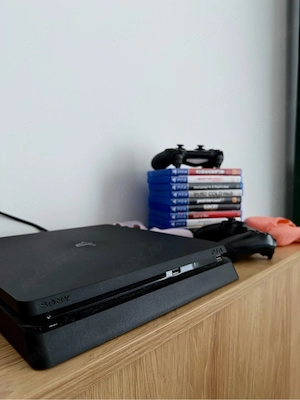 Vând PS4 1TB + 2 manete originale + 10 jocuri
