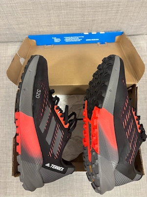 Adidas Terrex noi, cu etichetă