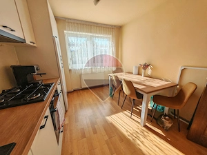 Apartament cu 3 camere de vânzare - imagine 2