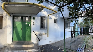 Vând apartament 2 camere str rozelor  - imagine 2