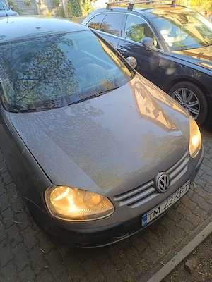 Golf 5 motor 1,4 benzina  avariat partea dreapta portiera fata ,mașină este funcionala