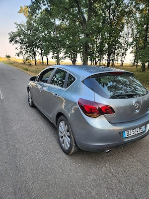 Opel Astra J - imagine 2