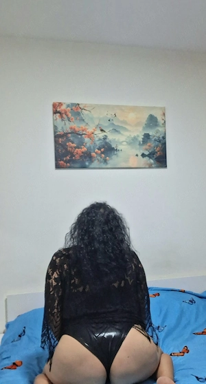 LA tine sau la hotel 
