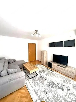  Închiriez Apartament cu 2 camere renovat, Bd. Basarabiei, etaj 2 - imagine 4
