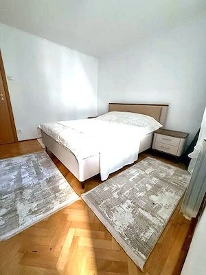  Închiriez Apartament cu 2 camere renovat, Bd. Basarabiei, etaj 2 - imagine 10