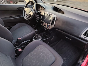 Hyundai i20 1.3 benzina   121000 km   2010 - imagine 8