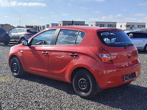 Hyundai i20 1.3 benzina   121000 km   2010 - imagine 5