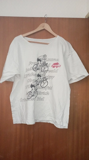 Tricou unisex pentru femei și bărbați.