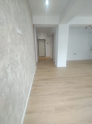 Central apartament 3 camere - imagine 3