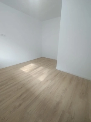 Central apartament 3 camere - imagine 6