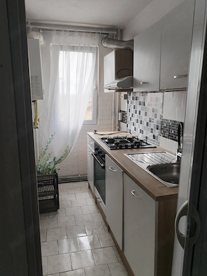 De închiriat apartament 3 camere 