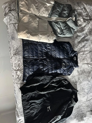 Vând geci  de primavara marca NIKE - ARMANI  originale