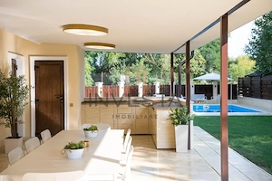 Casa spectaculoasa de vanzare cu pisicina exterioara, zona Borhanci