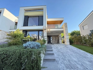 Casa moderna cu terasa panoramica de 40 mp, zona Voronet, Iris