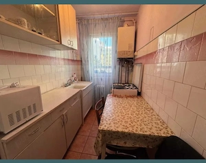 PF Vand apartament 3 camere semidecomandat etaj 3 din 4 - imagine 4