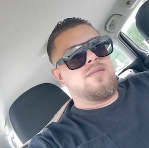 caut sa închiriez taxi 