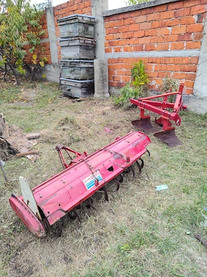 Vand tractor fiat 215.cu utilaje plug si freza