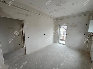 Apartament 2 camere balcon loc parcare zona Shopping City Selimbar - imagine 2