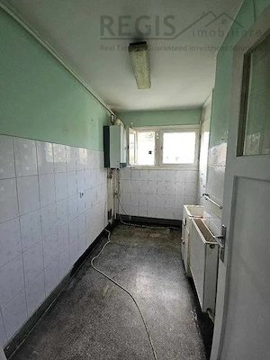 Apartament 2 camere de vanzare, decomandat, et 3 4-Piata Astra - imagine 2