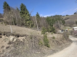 Vând teren de 300 - 350 metri pătrați.