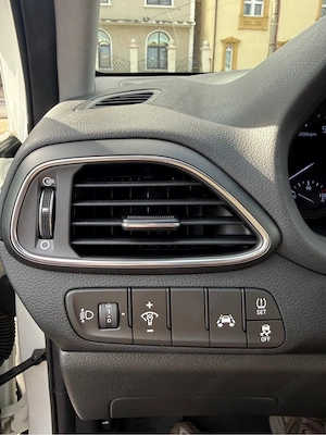 Hyundai i30 1.4 benzina 2020 - imagine 5