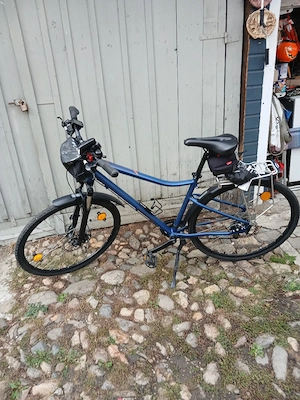 vând bicicleta de barbati și dama 