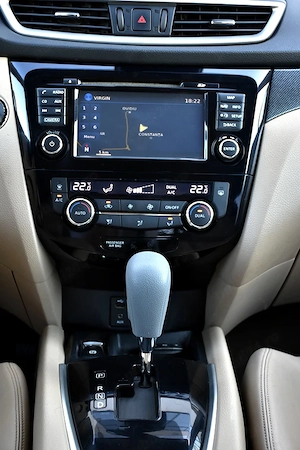 Nissan x-trail t32 1.6 diesel, 2015, automată - imagine 2