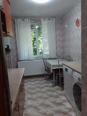 Proprietar închiriez 3 camere, Apărătorii Patriei, metrou 5-7 min, 2 băi, parcare, centrală-500Euro - imagine 5