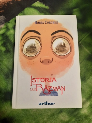 vand cartea Istoria lui Răzvan 