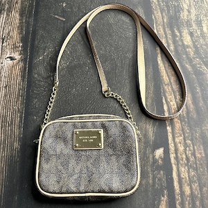 Geantă de umăr Michael Kors crossbody maro   nude cu lanț auriu