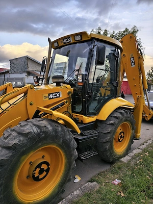 Vând buldoexcavator JCB 4CX 