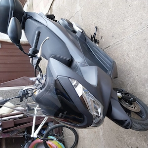 vând honda pcx 125 stare bună recent adusă mai multe detalii la telefon