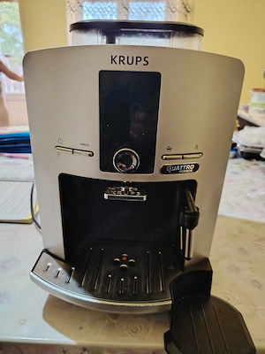 Vând espressor automat Krups   defect, pentru piese