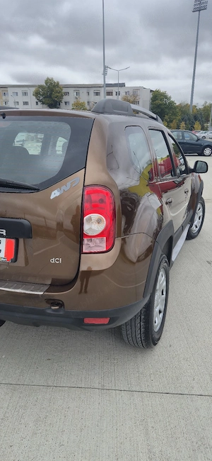 Dacia Duster Prestige 4 4  , An 2012 , Motor 1.5 Diesel , Euro 5  - imagine 4