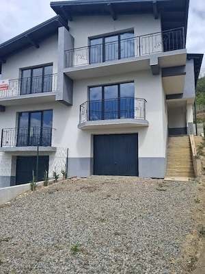 Casa dupex inLivada Meses