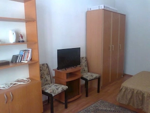 de închiriat căsuță mică cât un apartament la 1800 lei lună - imagine 2