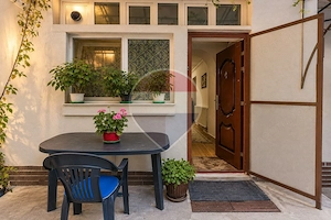 Apartament de 2 camere în fost Han Domnesc în inima Iaşului