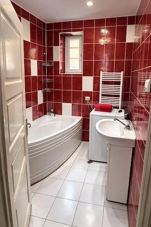 Casă cu grădină în Reghin, zonă semicentrală! - imagine 3