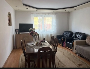 Casa de locuit , cu garaj autorizat prestarii " Service auto sau alte prestarii - imagine 3