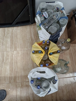 Sticle de vin și țuică