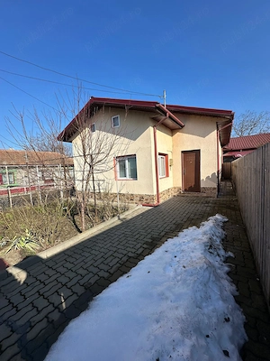 Vând casa la curte Urziceni 