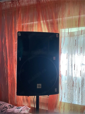 vand patru boxe si un mixer viliodor