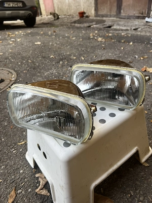 Vand pereche faruri Dacia 1300 absolut noi.