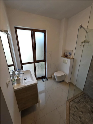 DUMBRAVITA - CENTRAL -TRIPLEX - 4 CAMERE - 2 BAI - INCALZIRE PARDOSEALA - - imagine 9