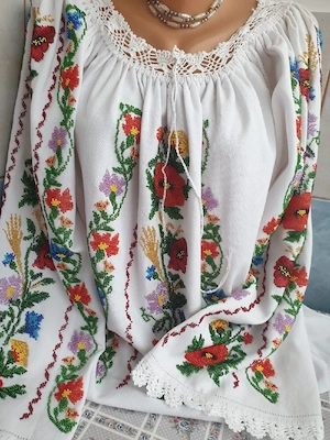cămașa cu margele 