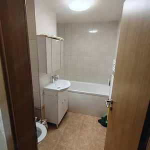 Apartament cu 2 camere in zona Soarelui etaj 1 aproape de Scoala 30 centrala proprie - imagine 8