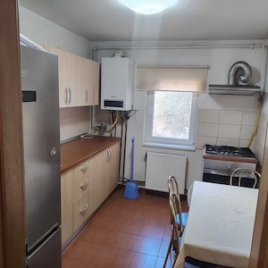 Apartament cu 2 camere in zona Soarelui etaj 1 aproape de Scoala 30 centrala proprie