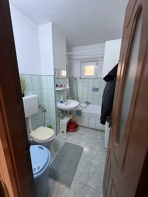 Apartament 3 camere semidecomandat etaj 1 amenajat Calea Buziasului centrala proprie - imagine 8