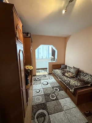 Apartament 3 camere semidecomandat etaj 1 amenajat Calea Buziasului centrala proprie - imagine 4