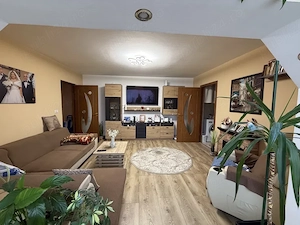 Apartament 3 camere semidecomandat etaj 1 amenajat Calea Buziasului centrala proprie - imagine 3